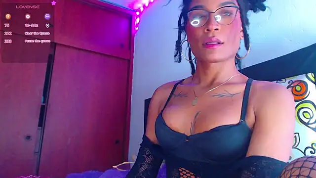 Cristalhottie2324 online show from 11.13.25