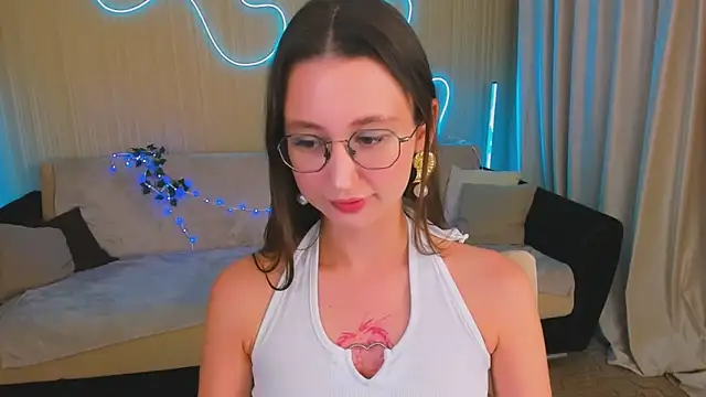 Snapshot of YourLovellyStory chatting on 10.07.25 YourLovellyStory online show from 10.07.25