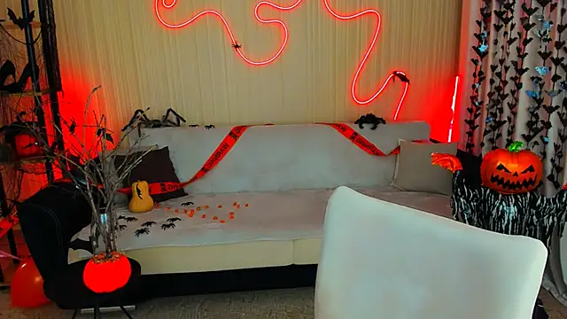 Snapshot of YourLovellyStory chatting on 10.28.25 YourLovellyStory online show from 10.28.25