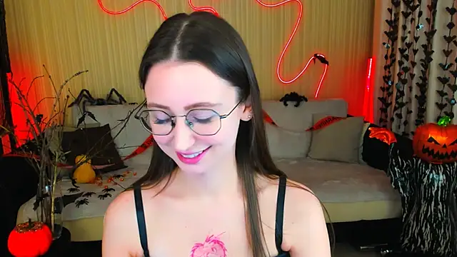 Snapshot of YourLovellyStory chatting on 10.30.25 YourLovellyStory online show from 10.30.25