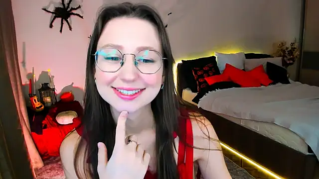 Snapshot of YourLovellyStory chatting on 11.03.25 YourLovellyStory online show from 11.03.25