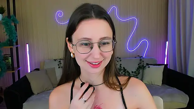 Snapshot of YourLovellyStory chatting on 11.10.25 YourLovellyStory online show from 11.10.25