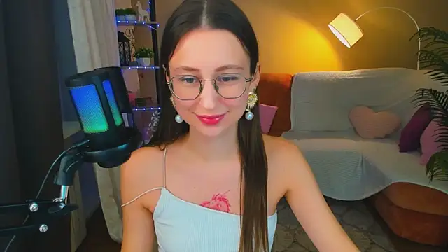 Snapshot of YourLovellyStory chatting on 11.14.25 YourLovellyStory online show from 11.14.25