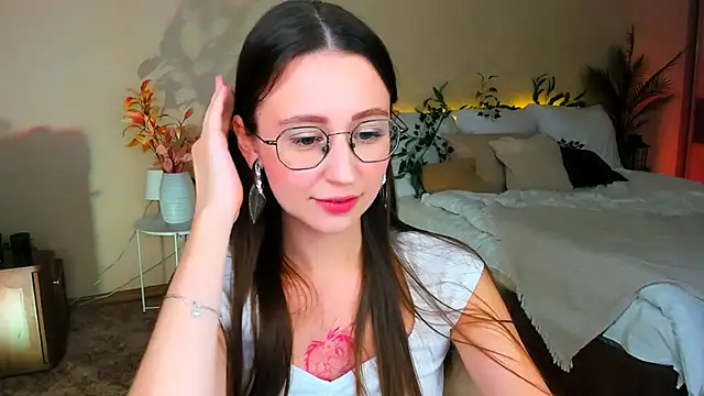 Snapshot of YourLovellyStory chatting on 11.18.25 YourLovellyStory online show from 11.18.25