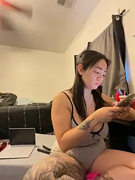 Snapshot of racoonbaby chatting on 09.27.25 racoonbaby online show from 09.27.25