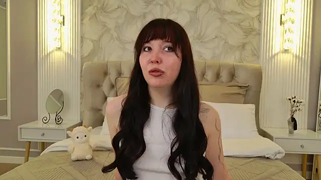 Snapshot of VanessaFields chatting on 09.27.25 VanessaFields online show from 09.27.25