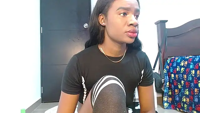 Snapshot of violeta24 chatting on 10.28.25 violeta24 online show from 10.28.25