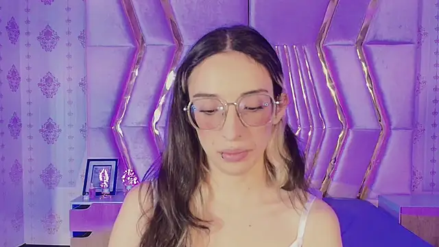 Emilia Bons online show from 10.29.25