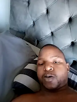 Snapshot of Thabo1004 chatting on 10.22.25 Thabo1004 online show from 10.22.25