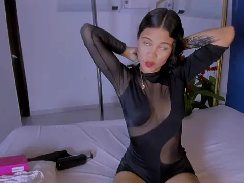 bamby kitty online show from 11.17.25