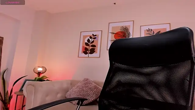 Snapshot of victoria_giraldo chatting on 12.16.25 victoria giraldo online show from 12.16.25