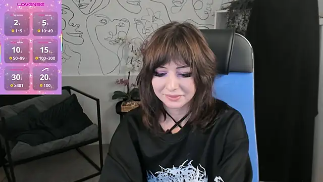 Snapshot of CrystallBloom chatting on 09.16.25 CrystallBloom online show from 09.16.25