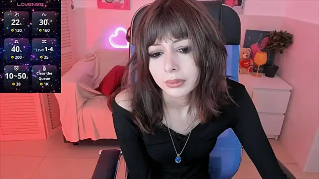 Snapshot of CrystallBloom chatting on 11.07.25 CrystallBloom online show from 11.07.25