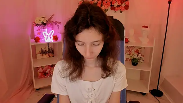 Snapshot of EmmanuellBrown chatting on 09.20.25 EmmanuellBrown online show from 09.20.25