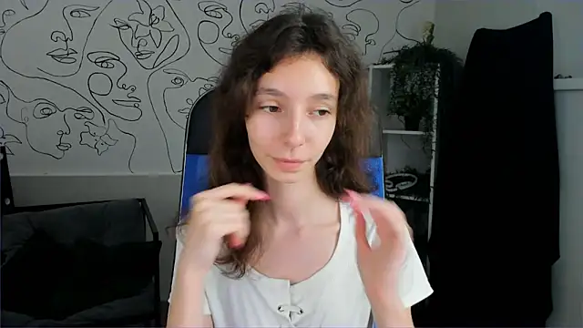 Snapshot of EmmanuellBrown chatting on 10.22.25 EmmanuellBrown online show from 10.22.25