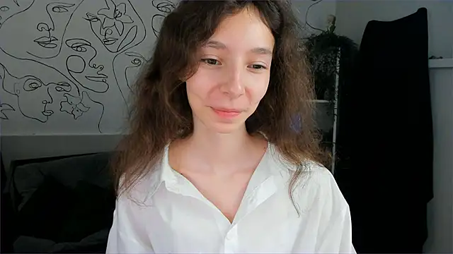 Snapshot of EmmanuellBrown chatting on 10.24.25 EmmanuellBrown online show from 10.24.25