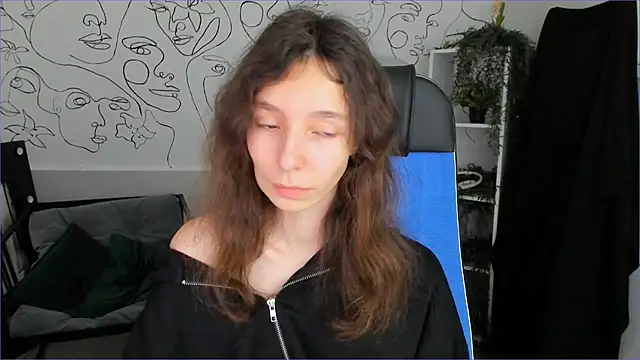 Snapshot of EmmanuellBrown chatting on 11.07.25 EmmanuellBrown online show from 11.07.25