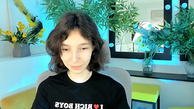 Snapshot of EmmanuellBrown chatting on 11.12.25 EmmanuellBrown online show from 11.12.25