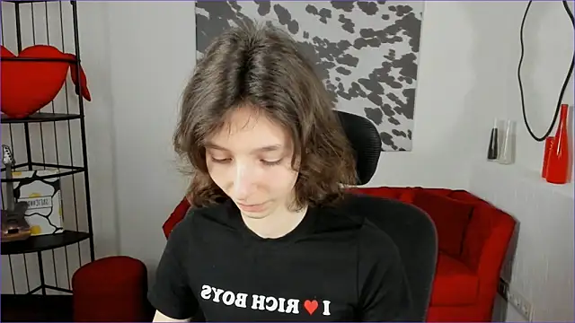 Snapshot of EmmanuellBrown chatting on 11.28.25 EmmanuellBrown online show from 11.28.25