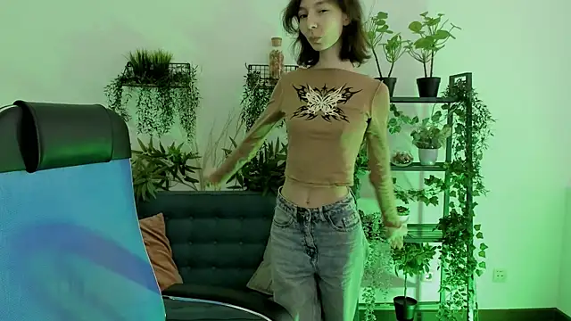 Snapshot of EmmanuellBrown chatting on 12.16.25 EmmanuellBrown online show from 12.16.25