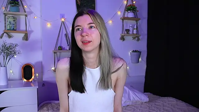 EmmieBlade online show from 10.10.25