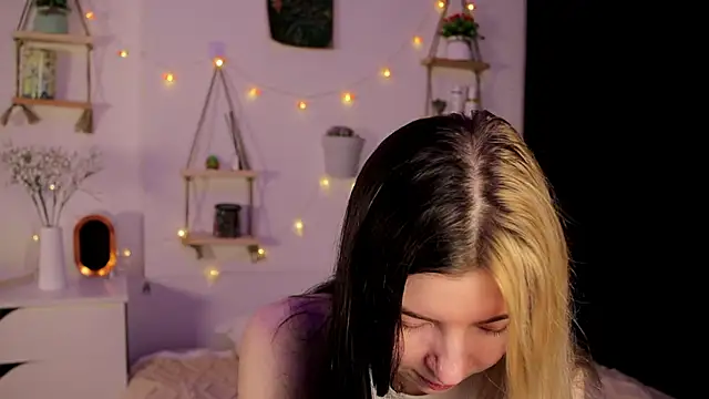 EmmieBlade online show from 10.21.25