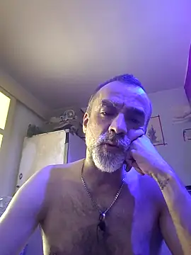 Snapshot of GabyCollado5 chatting on 09.10.25 GabyCollado5 online show from 09.10.25