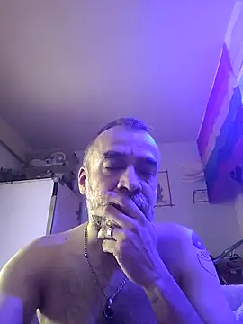 Snapshot of GabyCollado5 chatting on 10.14.25 GabyCollado5 online show from 10.14.25