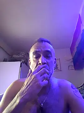 Snapshot of GabyCollado5 chatting on 10.31.25 GabyCollado5 online show from 10.31.25