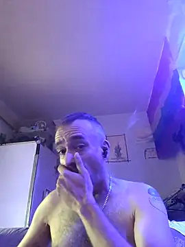 Snapshot of GabyCollado5 chatting on 11.04.25 GabyCollado5 online show from 11.04.25