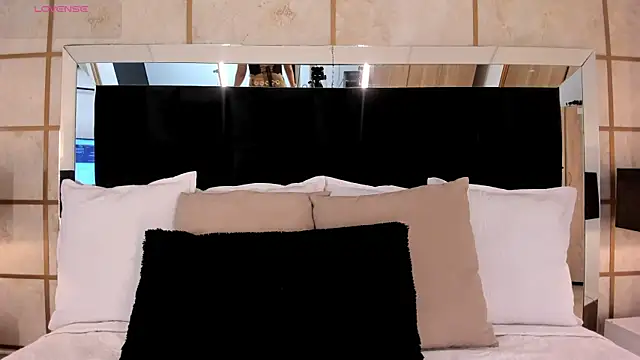 GretaVelvet online show from 11.30.25