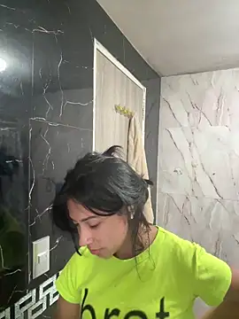 Snapshot of lynn9000 chatting on 09.27.25 lynn9000 online show from 09.27.25