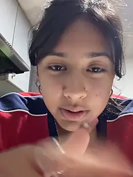 Snapshot of lynn9000 chatting on 10.27.25 lynn9000 online show from 10.27.25