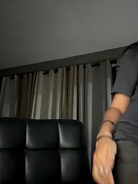 Snapshot of lynn9000 chatting on 11.12.25 lynn9000 online show from 11.12.25