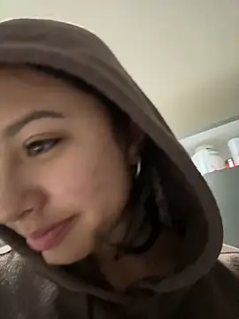 Snapshot of lynn9000 chatting on 11.23.25 lynn9000 online show from 11.23.25