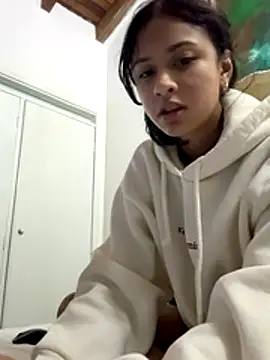 Snapshot of lynn9000 chatting on 11.27.25 lynn9000 online show from 11.27.25