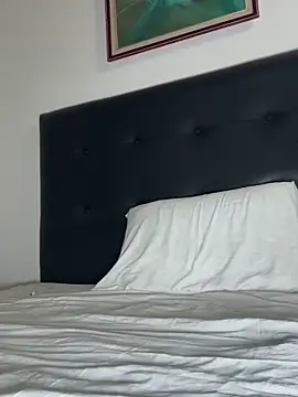 Snapshot of lynn9000 chatting on 12.02.25 lynn9000 online show from 12.02.25