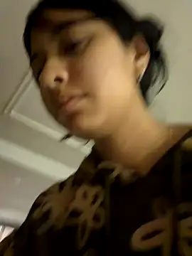 Snapshot of lynn9000 chatting on 12.17.25 lynn9000 online show from 12.17.25