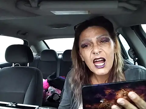 Snapshot of SparklesB1tch chatting on 11.20.25 SparklesB1tch online show from 11.20.25