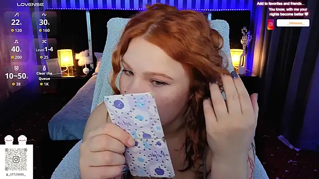 Snapshot of Clumsy_Nana chatting on 10.03.25 Clumsy Nana online show from 10.03.25