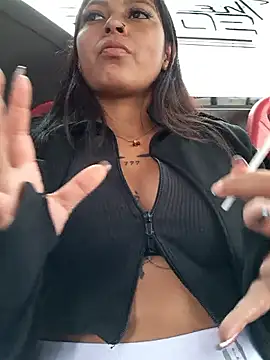 Snapshot of LunaHot_777 chatting on 10.23.25 LunaHot 777 online show from 10.23.25