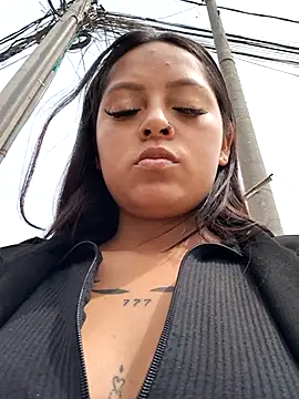 Snapshot of LunaHot_777 chatting on 11.05.25 LunaHot 777 online show from 11.05.25