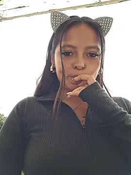 Snapshot of LunaHot_777 chatting on 11.13.25 LunaHot 777 online show from 11.13.25