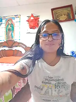 Snapshot of LunaHot_777 chatting on 12.23.25 LunaHot 777 online show from 12.23.25