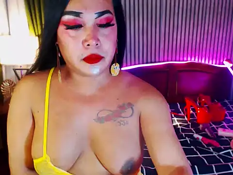 Snapshot of CumFactoryLuna chatting on 04.26.26 CumFactoryLuna online show from 04.26.26