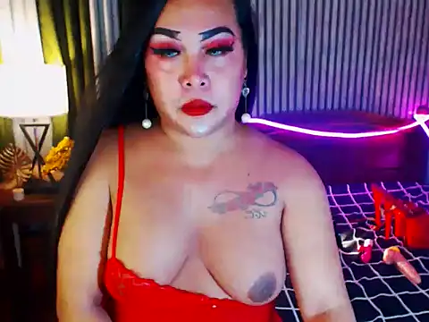 Snapshot of CumFactoryLuna chatting on 04.27.26 CumFactoryLuna online show from 04.27.26
