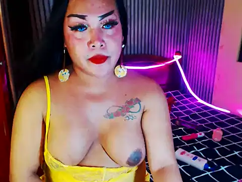 Snapshot of CumFactoryLuna chatting on 05.09.26 CumFactoryLuna online show from 05.09.26