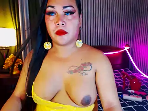 Snapshot of CumFactoryLuna chatting on 05.24.26 CumFactoryLuna online show from 05.24.26