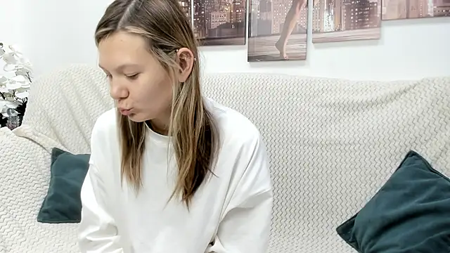 Snapshot of Sunny_Sammy chatting on 09.22.25 Sunny Sammy online show from 09.22.25