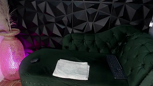 helenasaenz online show from 10.23.25